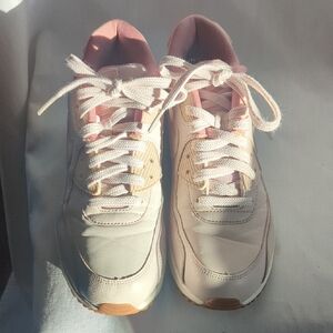 Nike Women's Sneakers in Pink and Cream